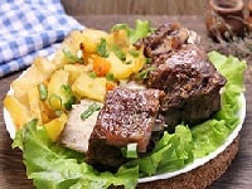 Говяжьи ребрышки с картошкой и овощами. Говяжьи ребра в духовке с картошкой — простой рецепт в фольге
