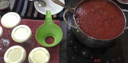 Икра из свеклы на зиму: 5 рецептов пальчики оближешь