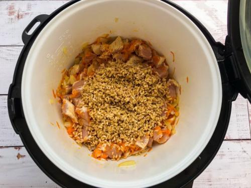 Перловка с ребрышками в мультиварке. Рассыпчатая перловка с мясом в мультиварке получится всегда! Сытное блюдо из простых продуктов – рецепты перловки с мясом в мул… 08 Перловка с ребрышками в мультиварке. Рассыпчатая перловка с мясом в мультиварке получится всегда! Сытное блюдо из простых продуктов – рецепты перловки с мясом в мул… 08