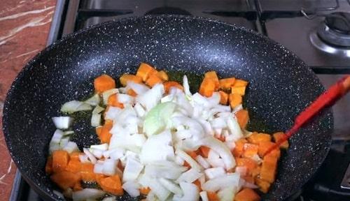 Рассыпчатая перловка с мясом. Вкусная перловая каша с мясом в духовке в горшочке