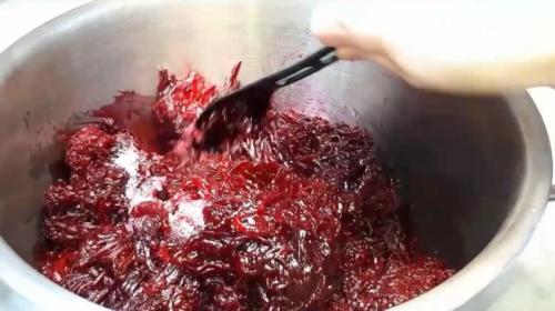 Салат из свеклы на зиму пальчики оближешь. Салат из свеклы на зиму в банках без стерилизации