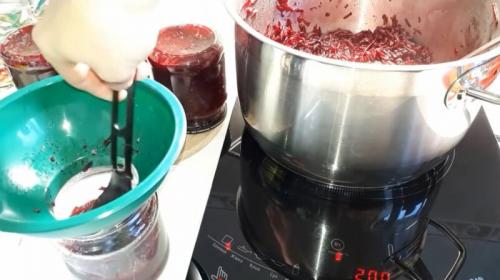 Салат из свеклы на зиму пальчики оближешь. Салат из свеклы на зиму в банках без стерилизации