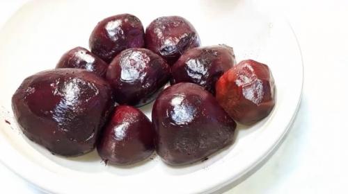 Салат из свеклы на зиму пальчики оближешь. Салат из свеклы на зиму в банках без стерилизации