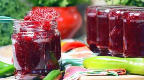 Салат из свеклы на зиму пальчики оближешь. Салат из свеклы на зиму в банках без стерилизации