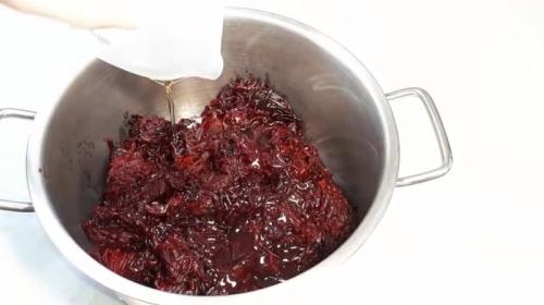 Салат из свеклы на зиму пальчики оближешь. Салат из свеклы на зиму в банках без стерилизации