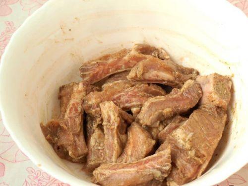 Как замариновать свиные ребрышки. Маринады для ребрышек из свинины