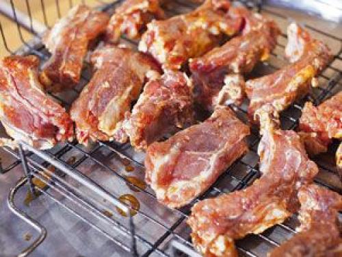 Как замариновать свиные ребрышки. Маринады для ребрышек из свинины