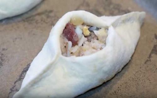 Как лепить расстегаи.  Расстегаи с рыбой