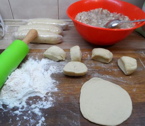 Расстегай с рыбой треугольником. Рецепт 1: расстегаи с рыбой из дрожжевого теста