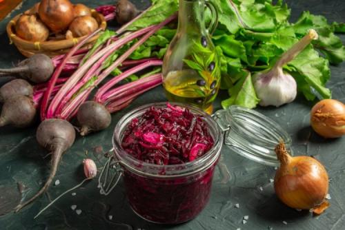 Салат из свеклы на зиму острый. 15 салатов из свеклы на зиму, которые всегда получаются вкусными