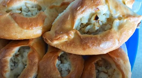 Расстегай с рыбой и рисом. Расстегаи с рыбой в духовке — рецепты приготовления в домашних условиях