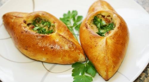 Расстегай с рыбой и рисом. Расстегаи с рыбой в духовке — рецепты приготовления в домашних условиях