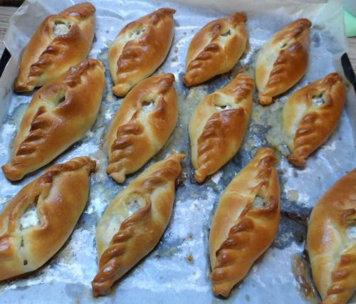 Расстегай с рыбой треугольником. Рецепт 1: расстегаи с рыбой из дрожжевого теста