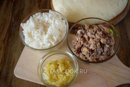 Как я готовлю растегаи с рыбными консервами и рисом. Расстегаи с консервированной рыбой 03