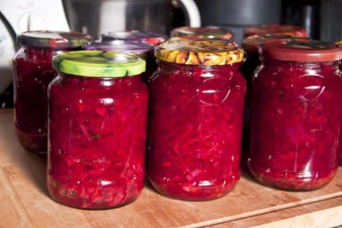 Салат из свеклы на зиму острый. 15 салатов из свеклы на зиму, которые всегда получаются вкусными