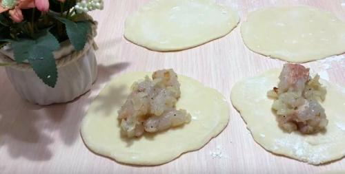 Расстегай с рыбой из слоеного теста. Расстегаи с рыбой в духовке. Как приготовить постные рыбные расстегаи