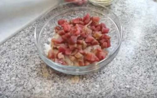 Как лепить расстегаи.  Расстегаи с рыбой