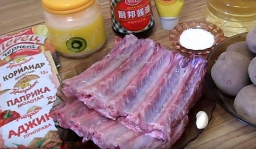 Ребрышки в духовке в рукаве. Свиные ребрышки в духовке с картошкой в рукаве