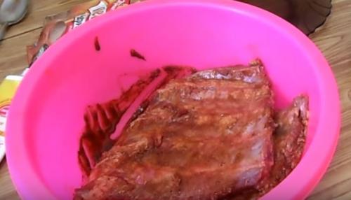 Ребрышки в духовке в рукаве. Свиные ребрышки в духовке с картошкой в рукаве