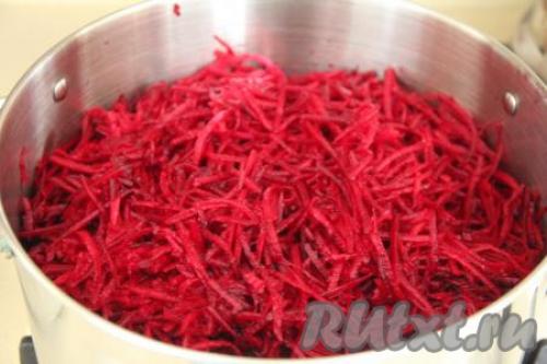 10 Вкуснейших Салатов из свеклы на зиму в банках. Салат из свеклы «Аленка» – советский рецепт 01 10 Вкуснейших Салатов из свеклы на зиму в банках. Салат из свеклы «Аленка» – советский рецепт 01