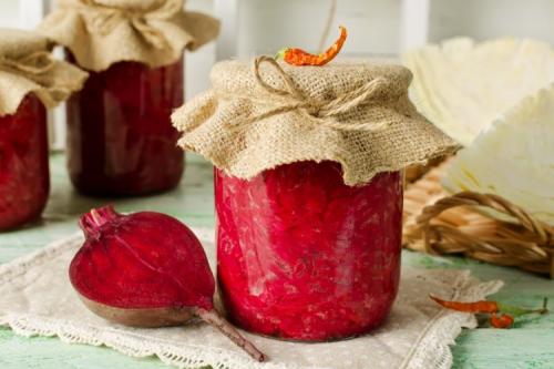 Салат из свеклы на зиму острый. 15 салатов из свеклы на зиму, которые всегда получаются вкусными