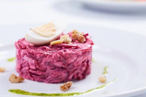 10 Вкуснейших Салатов из свеклы на зиму в банках. Салат из свеклы «Аленка» – советский рецепт 17 10 Вкуснейших Салатов из свеклы на зиму в банках. Салат из свеклы «Аленка» – советский рецепт 17