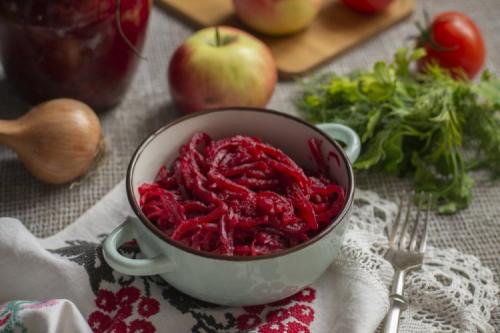 Салат из свеклы на зиму острый. 15 салатов из свеклы на зиму, которые всегда получаются вкусными
