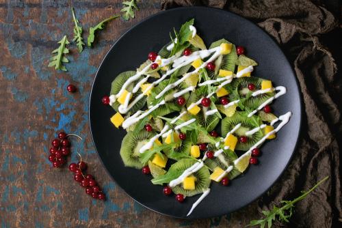 Можно ли добавить в рецепт другие фрукты или орехи. Чем заправить фруктовый салат