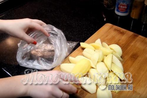 Картошка по-деревенски. Золотистая картошка, запеченная дольками, по-деревенски в духовке — лучшие рецепты и секрет хрустящей корочки