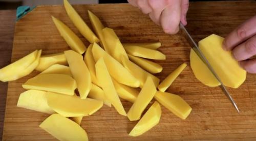 Как нарезать картошку дольками для жарки. Простые способы красиво нарезать картошку для жарки на сковороде