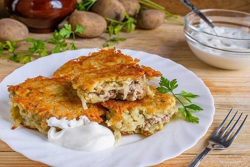 Драники из картофельного пюре с фаршем. Картофельные драники с фаршем — рецепты на сковороде, в духовке