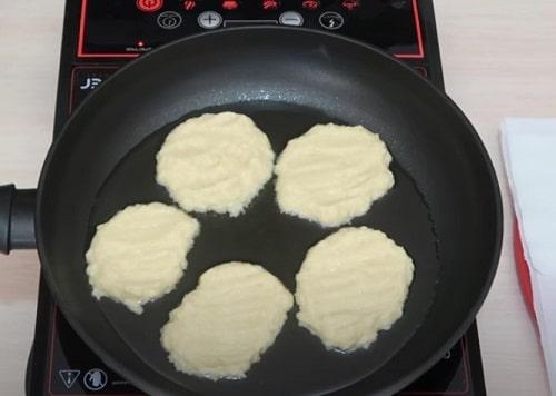 Драники из картофельного пюре с фаршем. Картофельные драники с фаршем — рецепты на сковороде, в духовке