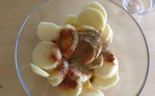 Картошка дольками запеченная в духовке. 33 Картошка дольками запеченная в духовке. 33