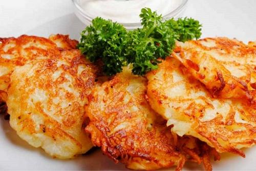 Картофельные оладьи из сырой картошки. 20 простых рецептов картофельных оладий