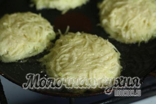 Рецепт драников из пюре картофельного. Вкусные картофельные драники, жаренные на сковороде – классический рецепт