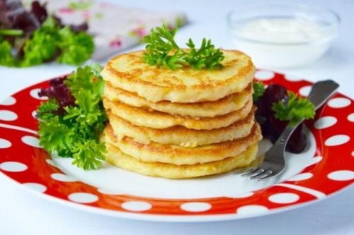 Драники из пюре с сыром. Самый простой рецепт на сковороде
