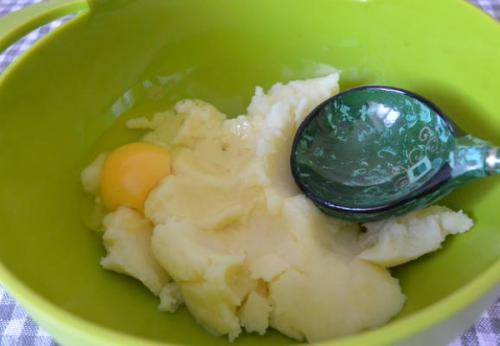 Оладьи из картофельного пюре с колбасой. Оладьи из картофельного пюре классические. Рецепты на сковороде, в духовке