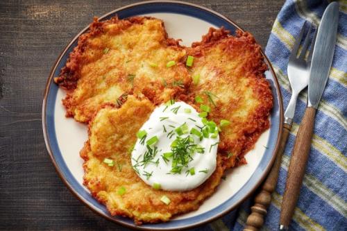 Картофельные оладьи из сырой картошки. 20 простых рецептов картофельных оладий