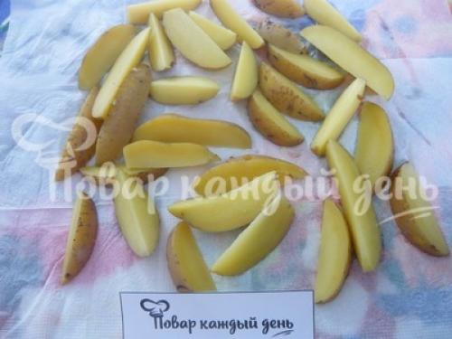 Картошка по-деревенски в духовке с кожурой – пошаговый рецепт 16