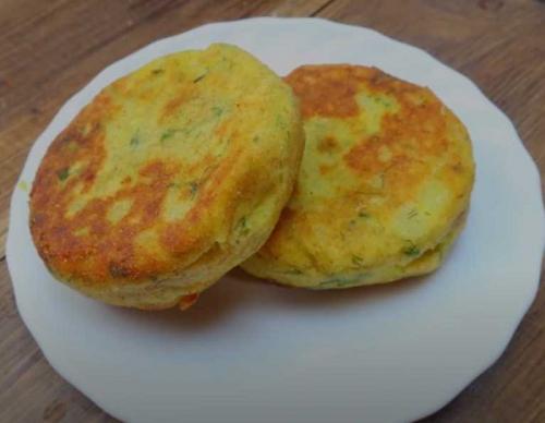 Драники из пюре с сыром. Оладьи из картофельного пюре с сыром и зеленью — пошаговый рецепт