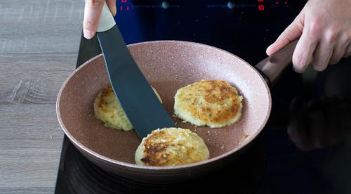 Драники из картошки рецепт из пюре. Картофельные оладьи из пюре 05 Драники из картошки рецепт из пюре. Картофельные оладьи из пюре 05