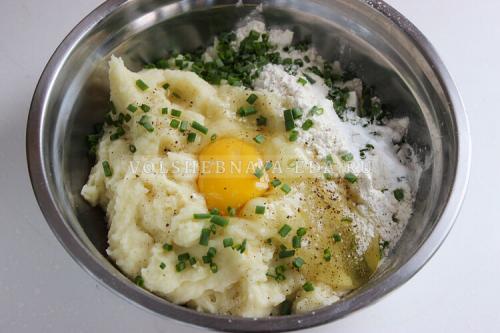 Сытные картофельные оладьи из пюре. Оладьи из картофельного пюре с зеленым луком