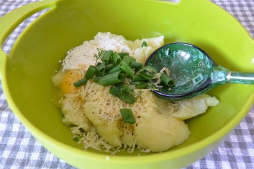 Оладьи из картофельного пюре с колбасой. Оладьи из картофельного пюре классические. Рецепты на сковороде, в духовке