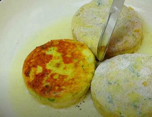 Драники из картофельного пюре вкусный рецепт.. Оладьи из картофельного пюре с сыром и зеленью — пошаговый рецепт