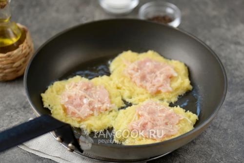 Драники из картофельного рецепт из пюре. Самый простой рецепт на сковороде 22