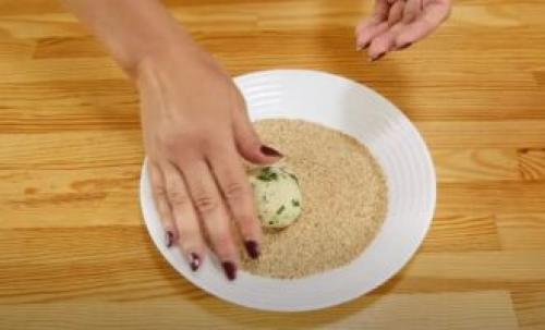 Драники из пюре с сыром. Картофельные оладьи с сыром из пюре