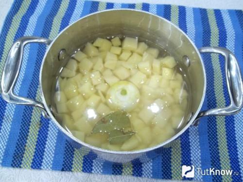 Картофельные оладьи из пюре. Картофельные оладьи с панировочными сухарями 04 Картофельные оладьи из пюре. Картофельные оладьи с панировочными сухарями 04