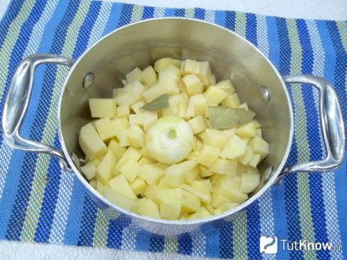 Картофельные оладьи из пюре. Картофельные оладьи с панировочными сухарями 03 Картофельные оладьи из пюре. Картофельные оладьи с панировочными сухарями 03