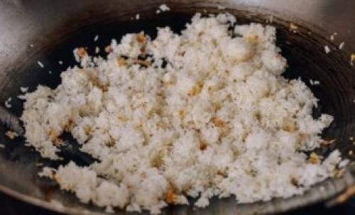 Рис с креветками и чесноком. Как приготовить обжаренные на сковороде креветки с рисом и чесноком