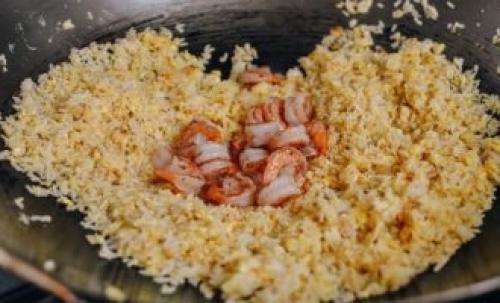 Рис с креветками и чесноком. Как приготовить обжаренные на сковороде креветки с рисом и чесноком